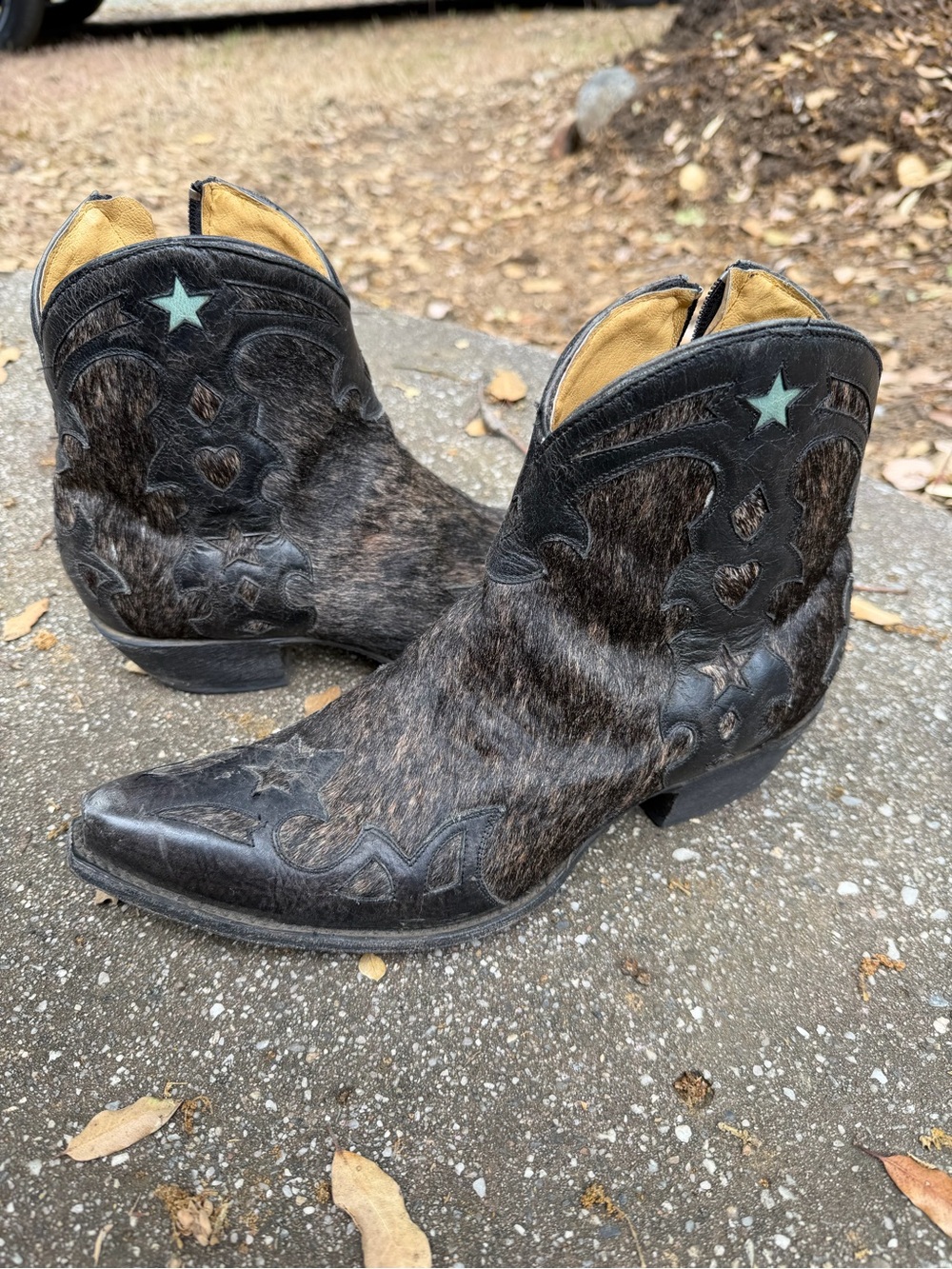Old Gringo Black Hair-on-Hide Star Accent Ankle Booties - Picture 2 of 6